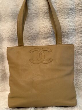 CHANEL Beige Pebbled Leather Shoulder Tote with Embossed CC